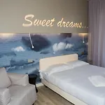 מלון Jerry - Beachfront & Private Pool