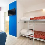 Jerry - Beachfront & Private Pool מלון