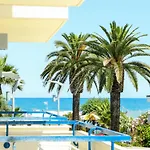 Jerry - Beachfront & Private Pool 3*