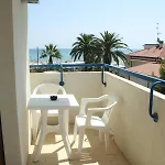 Jerry - Beachfront & Private Pool