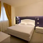 Jerry - Beachfront & Private Pool Grottammare