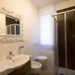 Jerry - Beachfront & Private Pool מלון