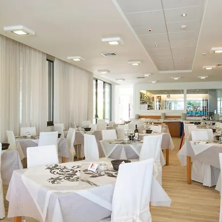 Jerry - Beachfront & Private Pool Отель Гроттамаре