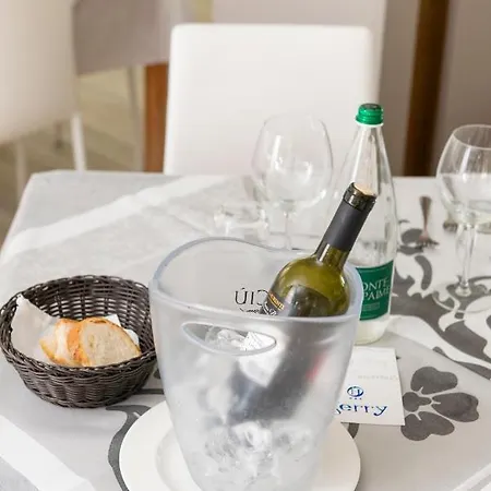 Отель Jerry - Beachfront & Private Pool Гроттамаре