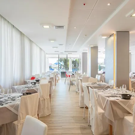 Jerry - Beachfront & Private Pool מלון גרוטמארה