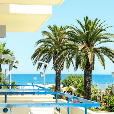 Jerry - Beachfront & Private Pool 3*