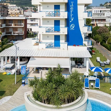 Jerry - Beachfront & Private Pool 3* Grottammare