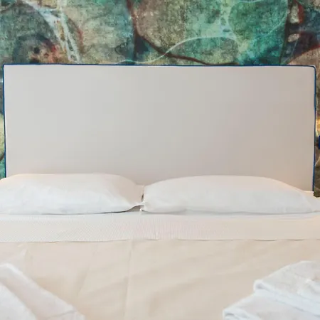 Ξενοδοχείο Jerry - Beachfront & Private Pool 3*