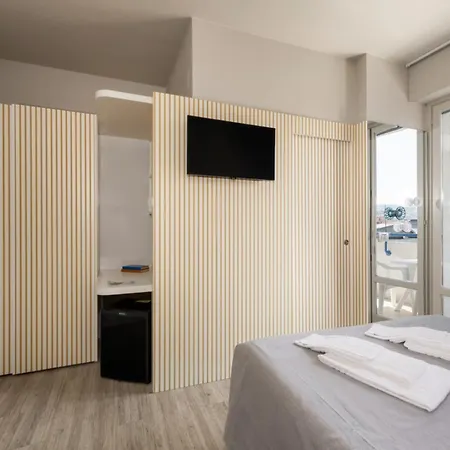 Jerry - Beachfront & Private Pool 3*