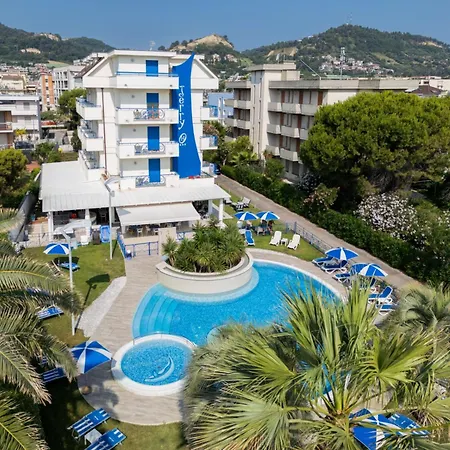 Hotel Jerry - Beachfront & Private Pool