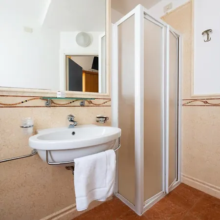 Jerry - Beachfront & Private Pool 3*