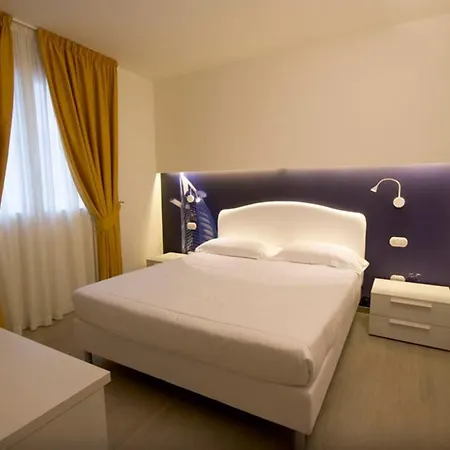 Jerry - Beachfront & Private Pool Grottammare