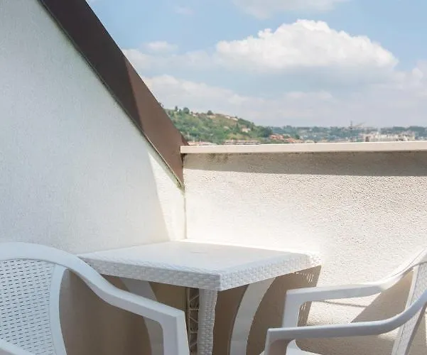 Jerry - Beachfront & Private Pool Hotel Grottammare