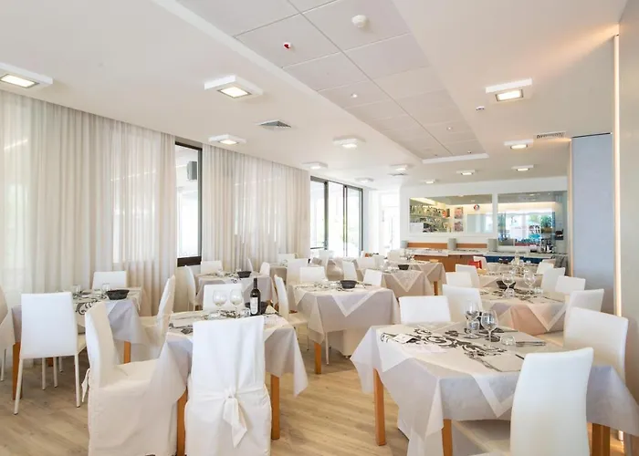 Jerry - Beachfront & Private Pool 3*