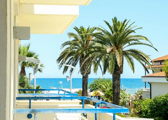 Jerry - Beachfront & Private Pool 3*