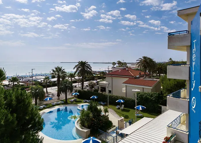 Jerry - Beachfront & Private Pool Hotel