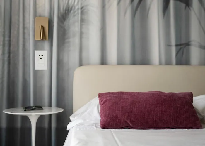 Hotel Jerry - Beachfront & Private Pool