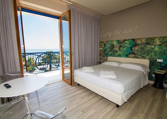 Jerry - Beachfront & Private Pool Гроттамаре