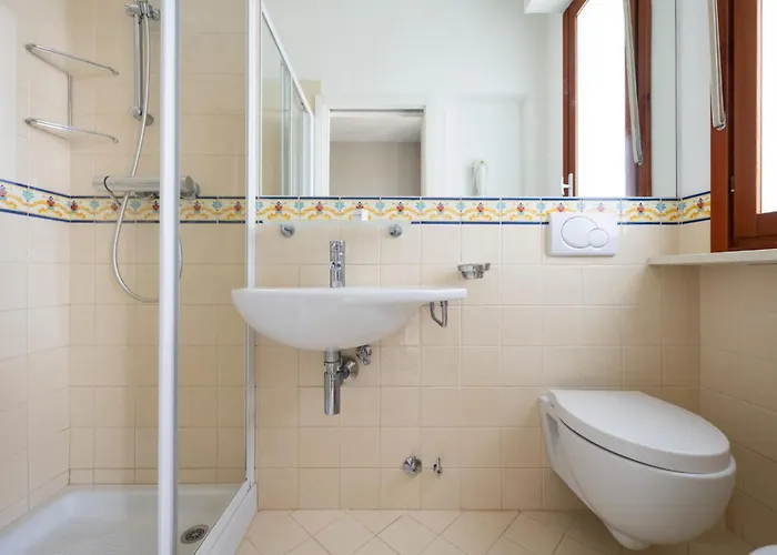 Jerry - Beachfront & Private Pool Hotel Grottammare