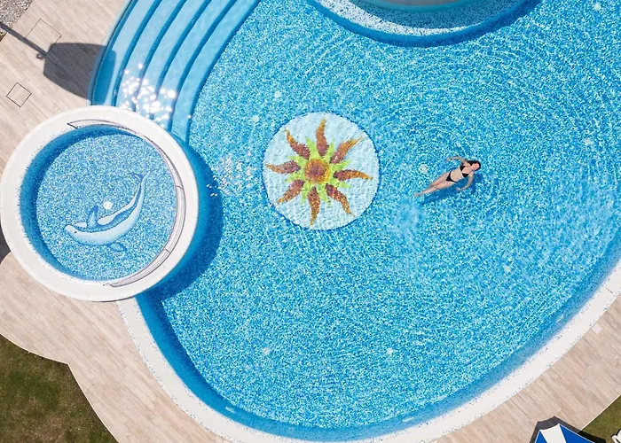 Jerry - Beachfront & Private Pool Hotel